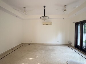 Bathroom in 5 BHK Villa at Eros Rosewood City, Sector 49 – for Rent
