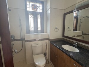 Bathroom in 5 BHK Villa at Eros Rosewood City, Sector 49 – for Rent