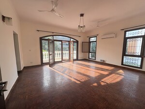 Room in 5 BHK Villa at Eros Rosewood City, Sector 49 – for Rent