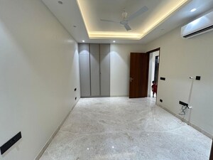 Room in 4 BHK Builder Floor at Palam Vihar – for Rent