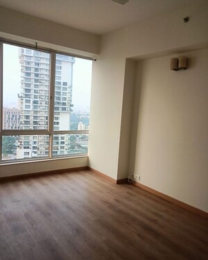 Room in 3 BHK Apartment at Pioneer Park Presidia, Sector 62 – for Rent