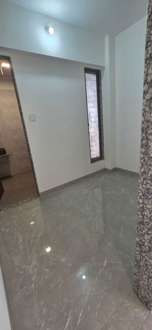 Room in 3 BHK Apartment at Shivaji Park – for Rent