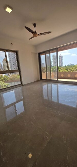 Room in 3 BHK Apartment at Shivaji Park – for Rent