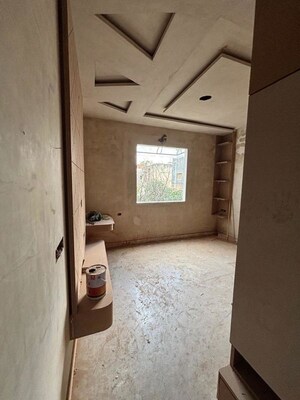 Furnished Amenities in 3 BHK Builder Floor at Rohini Sector 15 – for Sale