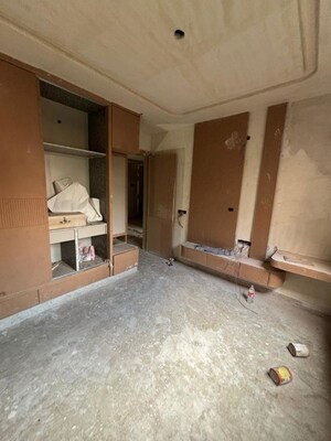 Room in 3 BHK Builder Floor at Rohini Sector 15 – for Sale