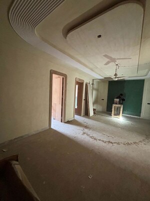 Room in 3 BHK Builder Floor at Rohini Sector 15 – for Sale