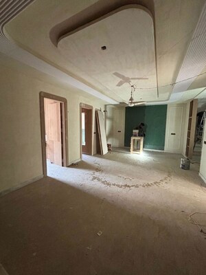 Room in 3 BHK Builder Floor at Rohini Sector 15 – for Sale