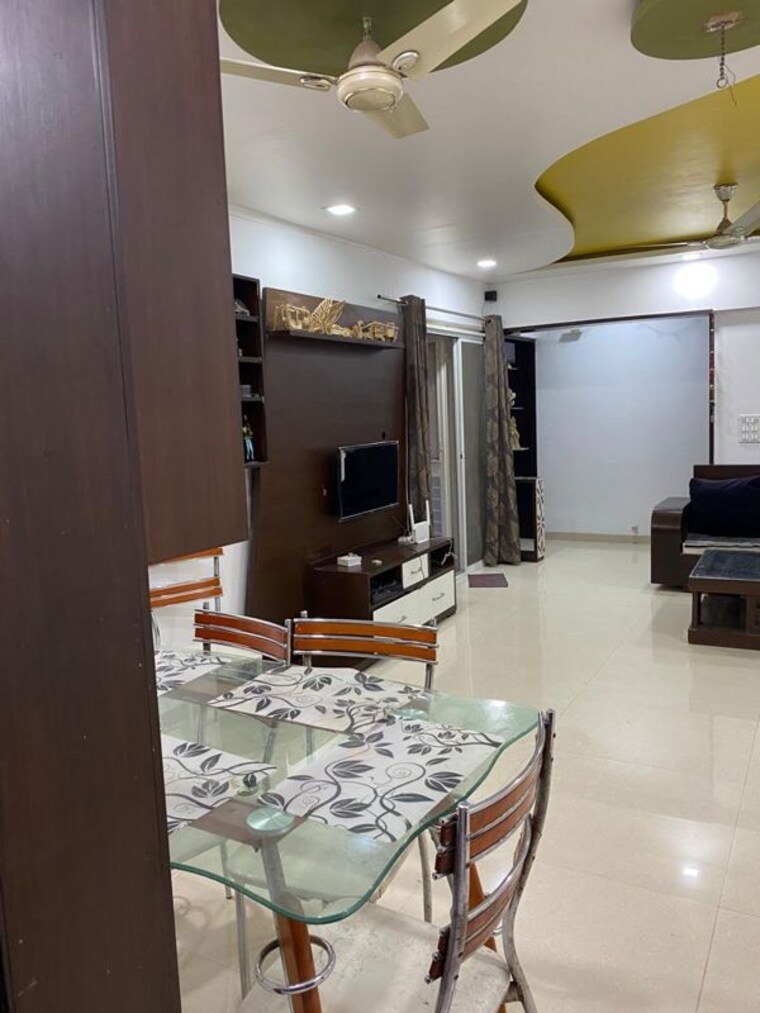 Living Room, gini-viviana 2.5 Bedroom 935 Sq.Ft. Apartment In Balewadi Pune 10680491