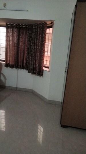 Room in 3.5 BHK Apartment at Bariatu – for Rent
