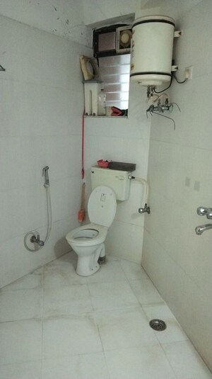 Bathroom in 3.5 BHK Apartment at Bariatu – for Rent