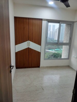 Room in 2 BHK Apartment at Piramal Vaikunth, Balkum Pada – for Rent