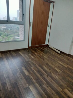 Room in 2 BHK Apartment at Piramal Vaikunth, Balkum Pada – for Rent