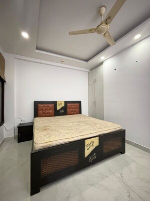 Bedroom in 2 BHK Apartment at Neb Sarai – for Rent