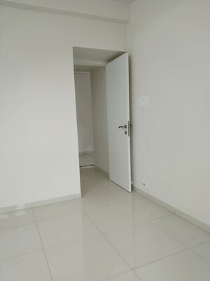 Room in 1 BHK Apartment at Godrej Green Vistas, Mahalunge – for Rent