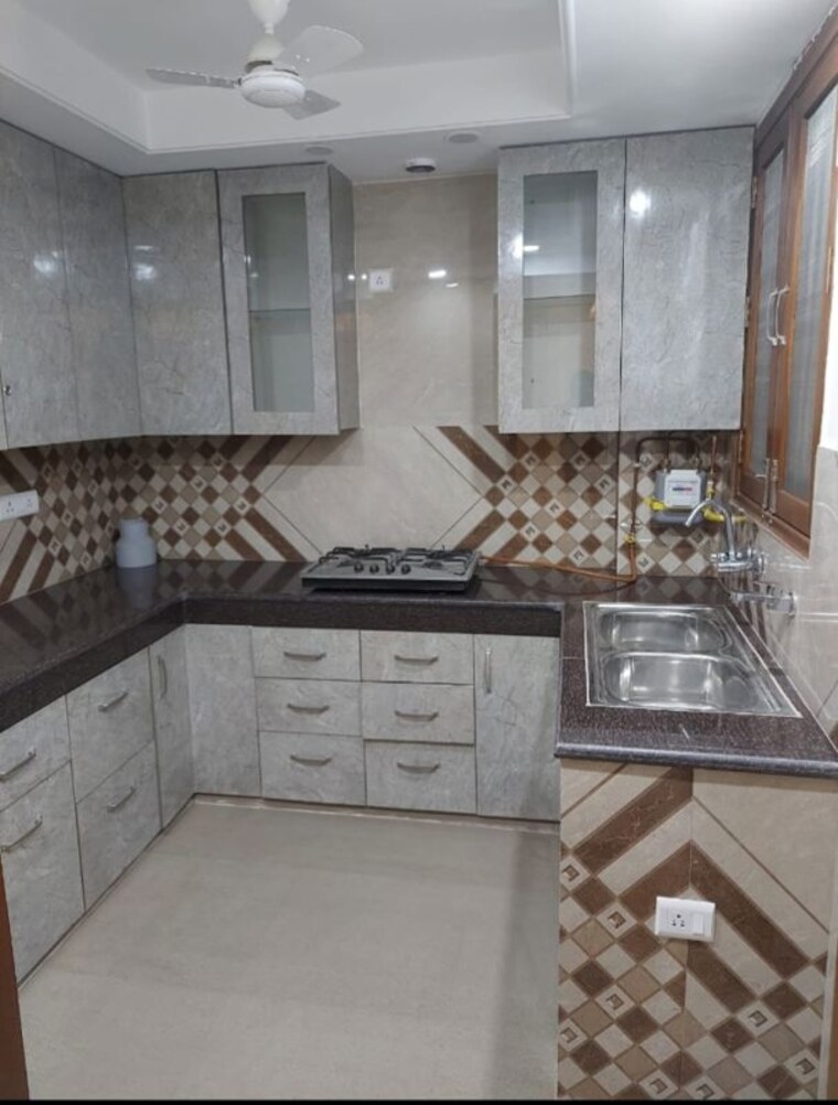 Kitchen, east of kailash 3 Bedroom 125 Sq.Yd. Builder Floor In East Of Kailash Delhi 10680565