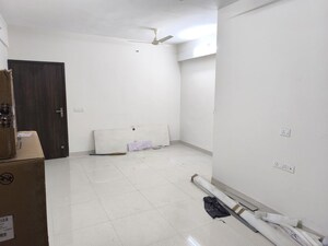 Room in 3 BHK Apartment at Vaishnodevi Circle – for Rent
