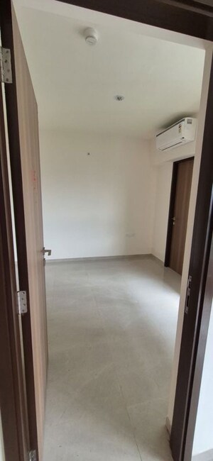 Room in 1 BHK Apartment at Piramal Vaikunth, Balkum Pada – for Rent