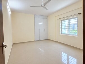 Room in 3 BHK Apartment at Amrapali Verona Heights, Tech Zone 4 Greater Noida – for Rent