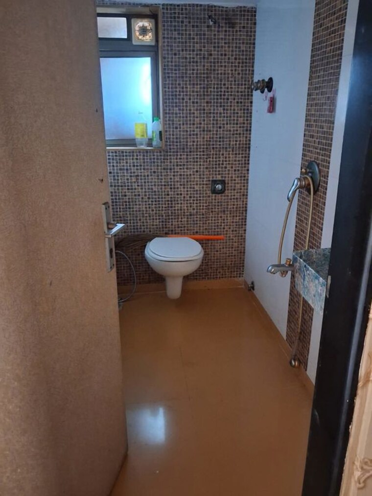 Bathroom, pegasus-tower 1 Bedroom 500 Sq.Ft. Apartment In Andheri West Mumbai 10680573