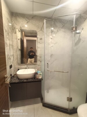 Bathroom in 2.5 BHK Builder Floor at Smart World Orchard, Sector 61 – for Rent