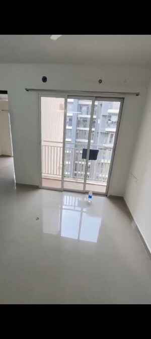 Room in 2 BHK Apartment at Puranik Grand Central, Vartak Nagar – for Rent