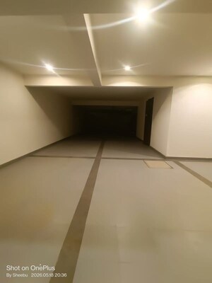 Room in 3 BHK Builder Floor at Smart World Orchard, Sector 61 – for Rent