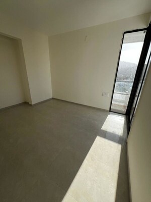 Room in 3 BHK Apartment at Damji Shamji Mahavir Milestone, Vasant Vihar – for Rent