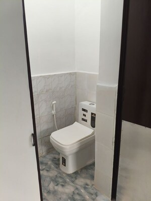 Bathroom in 1 BHK Apartment at Udaigiri Apartments, Sector 34 – for Rent