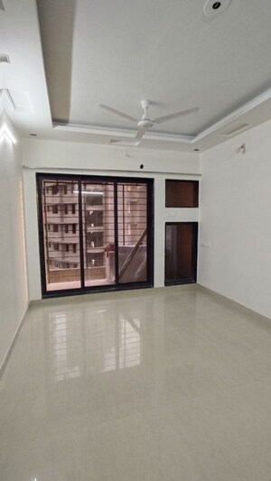Room in 3 BHK Apartment at Swapnalok Towers, Malad East – for Rent