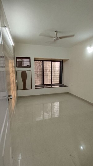 Room in 3 BHK Apartment at Swapnalok Towers, Malad East – for Rent