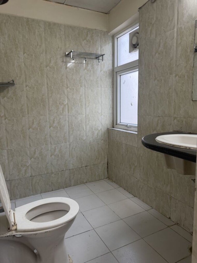 Bathroom, mapsko-paradise 3 Bedroom 1340 Sq.Ft. Apartment In Sector 83 Gurgaon 10680670