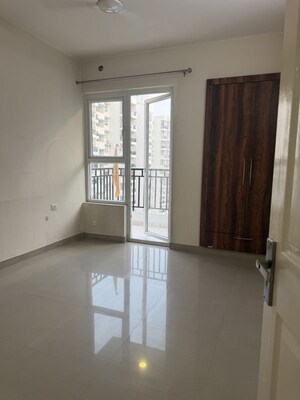 Furnished Amenities in 3 BHK Apartment at Mapsko Paradise, Sector 83 – for Rent