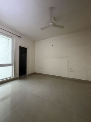 Bathroom in 3 BHK Apartment at Mapsko Paradise, Sector 83 – for Rent