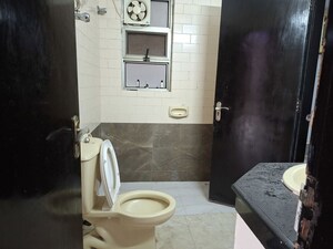 Bathroom in 3 BHK Builder Floor at Smart World Orchard, Sector 61 – for Rent