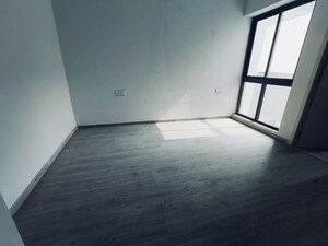 Room in 3 BHK Apartment at Smart World Orchard, Sector 61 – for Rent