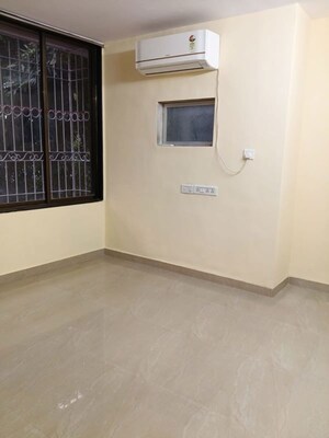 Room in 2 BHK Apartment at Sadhana CHS, Vile Parle East – for Rent
