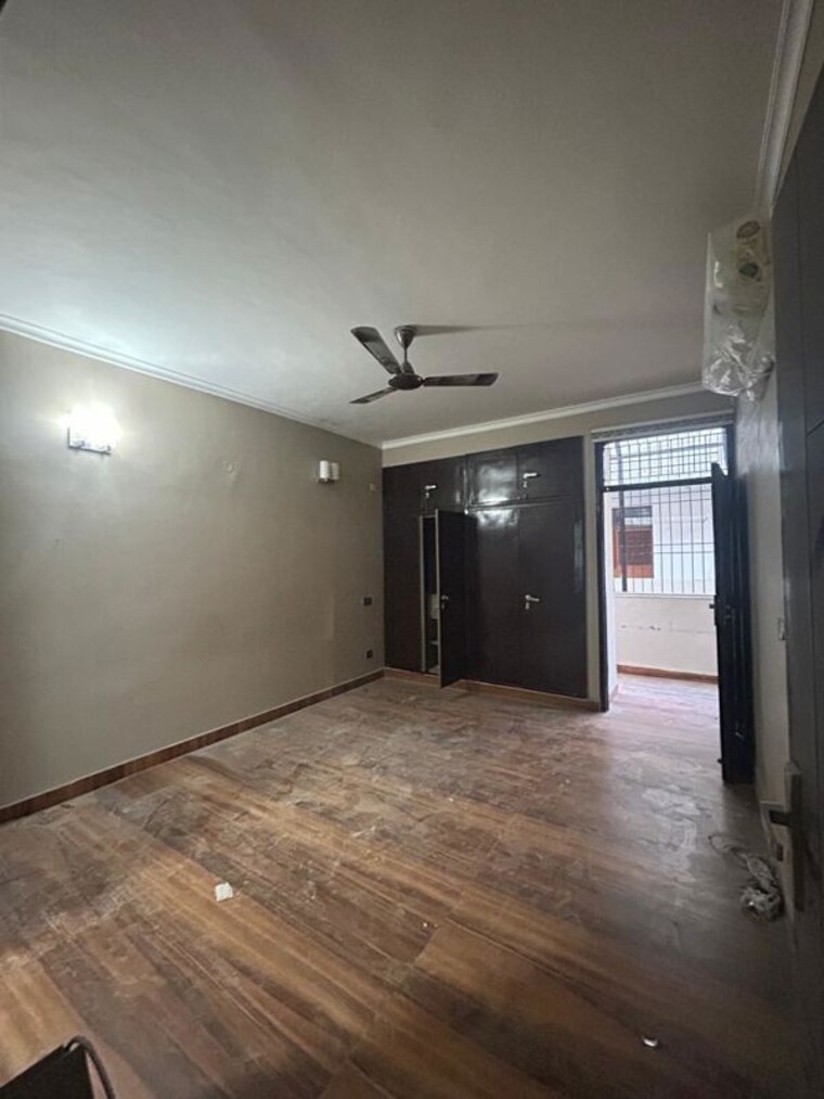 Room, huda-market 4 Bedroom 3000 Sq.Ft. Builder Floor In Sector 31 Gurgaon 10680732