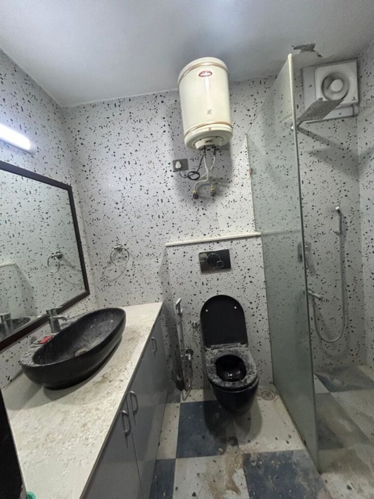 Bathroom, huda-market 4 Bedroom 3000 Sq.Ft. Builder Floor In Sector 31 Gurgaon 10680732