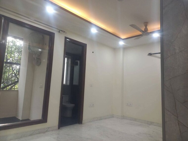 Room, shivalik colony 3 Bedroom 200 Sq.Ft. Builder Floor In Shivalik Colony Delhi 10680759
