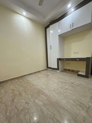 Room in 3 BHK Builder Floor at Shivalik Colony – for Rent