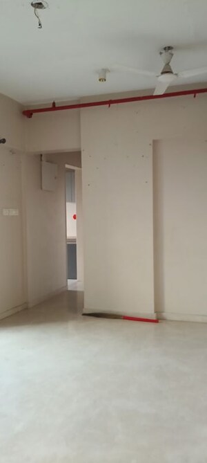 Room in 2 BHK Apartment at Kabra Metro One, Andheri West – for Rent