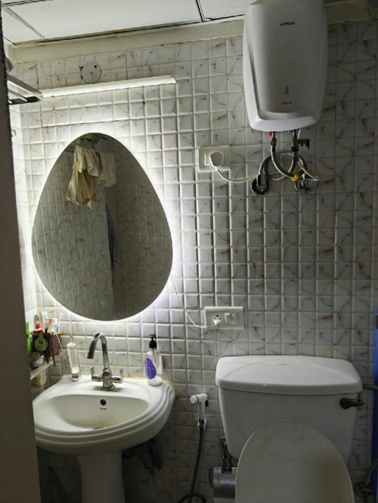 Bathroom, gaur-city-2-16th-avenue 2 Bedroom 1060 Sq.Ft. Apartment In Sector 16c Greater Noida Greater Noida 10680752