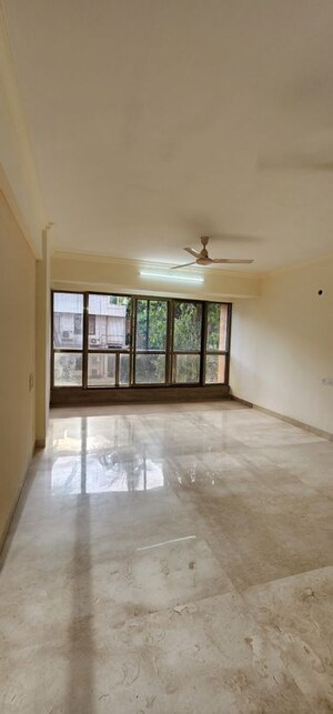 Room in 2 BHK Apartment at Navneet Apartment, Andheri West – for Rent