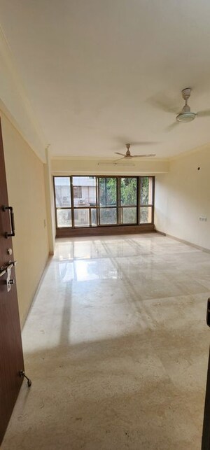 Room in 2 BHK Apartment at Navneet Apartment, Andheri West – for Rent
