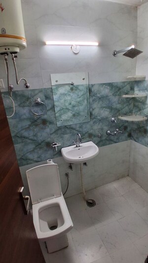 Bathroom in 1 BHK Builder Floor at ROF Portico, Sector 43 – for Rent
