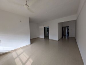 Room in 2 BHK Apartment at Kumar Papillon, Pashan Gaon – for Rent