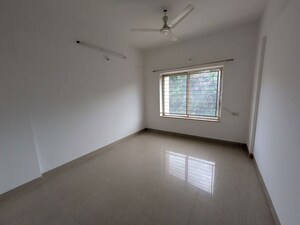 Room in 2 BHK Apartment at Kumar Papillon, Pashan Gaon – for Rent