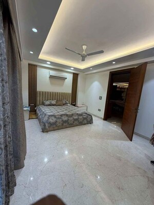 Room in 2 BHK Apartment at Ireo The Grand Arch, Sector 58 – for Rent