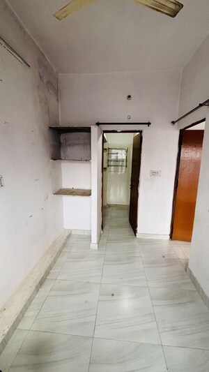 Living Room in 1 BHK Builder Floor at Defence Colony – for Rent