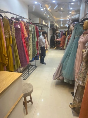  Showroom For Rent in Krishna Nagar